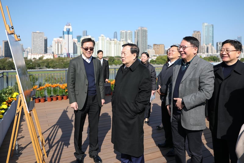 中央港澳辦主任夏寶龍(中),2月9日到調研深港河套,親自向港官「明確指示」加快大灣區建設。