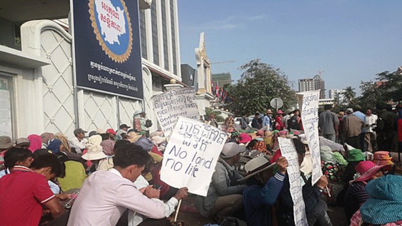 Protesters call in Phnom Penh for government authorities to intervene in land-rights disputes, Jan. 13, 2020.