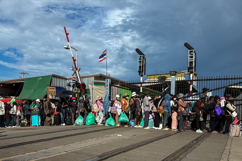 Cambodians queue to cross the closed Khlong Luek border checkpoint after the Thai military closed border crossings into Cambodia to almost all travelers, including tourists and traders, citing security concerns as tensions simmer over a long-standing border dispute, in Sa Kaeo province, Thailand, June 24, 2025.