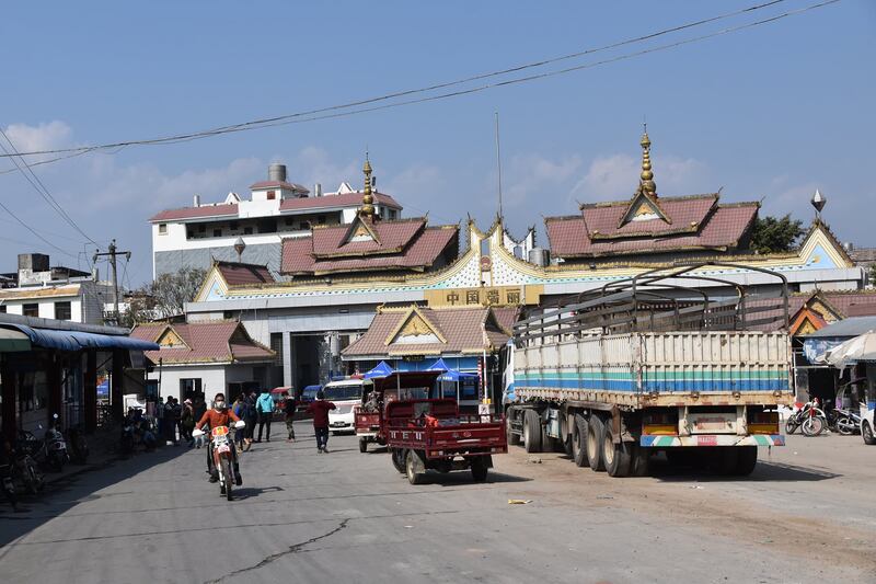 တရုတ်-မြန်မာနယ်စပ် မန့်ဝိန်းဂိတ်ကို ၂၀၁၉ ခုနှစ်အတွင်းက တွေ့ရစဉ်။ (Photo: RFA)